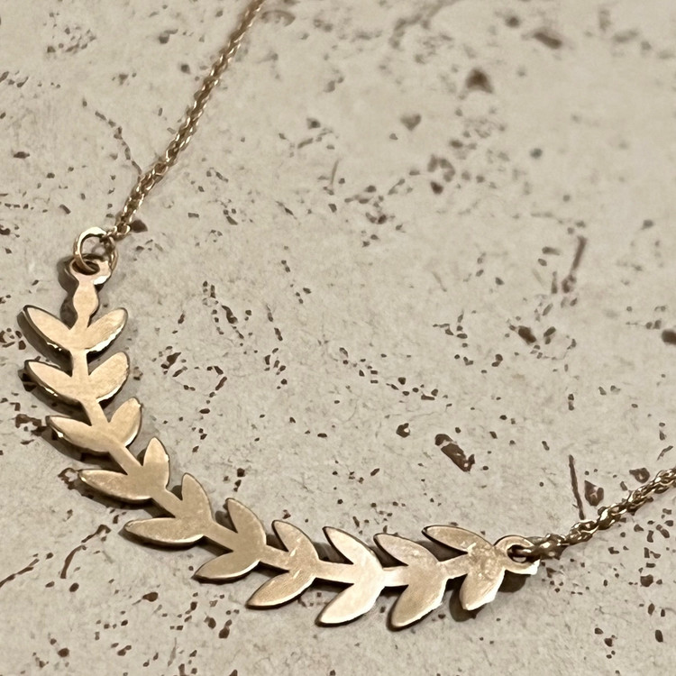 گردنبندطلا برگی همراه با زنجیر 1.250 سوتی کم اجرت